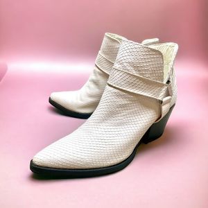 Women’s Cream Textured Pointed Ankle Boots
